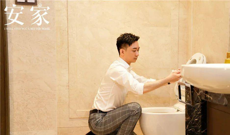 因为|被妻子家暴，因抑郁暴瘦，如今靠“卖房”翻红，这个男人真不简单