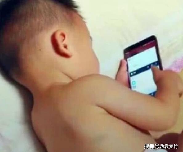 怎么样玩手机不会被爸妈发现 d4772400425048648c79af8fb526c14a.jpeg