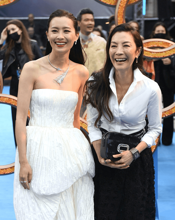 皱纹|《尚气》首映礼：杨紫琼就算满脸皱纹，也不输小19岁港姐