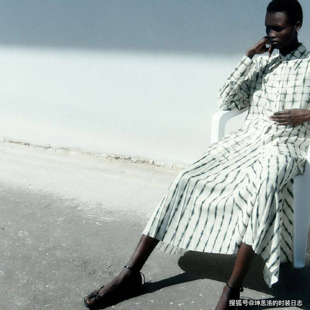 系列|Lookbook画册丨COS 2021夏季假日系列 以轻简搭配享受夏日宁静