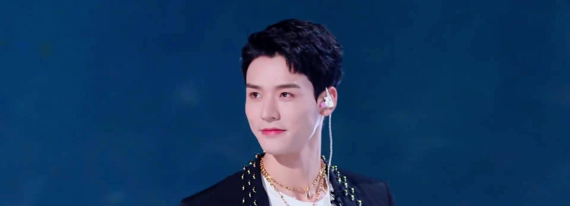 一身|《创造营》预告好甜,赞多公主抱毛晓彤,米卡壁咚鞠婧祎,孟美岐却遭吐槽