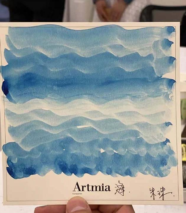 手部|朱珠画画打发孕期生活，近照曝光真实孕后状态，颈纹明显手起死皮