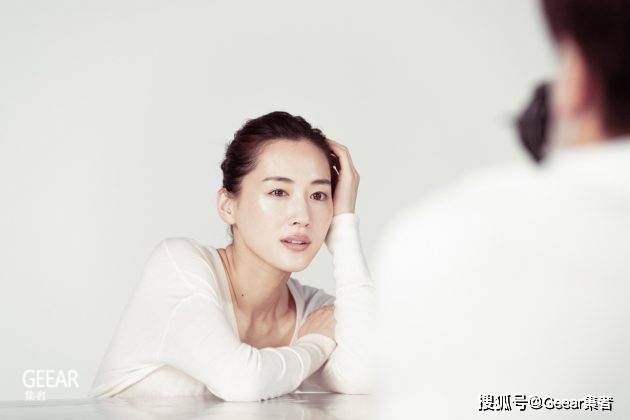 绫濑遥|10年后一样的广告：绫濑遥26岁vs36岁，对比画面肤质太厉害！