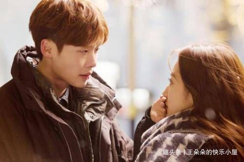 什么样的行为属于出轨 0a3698d066494411b548adf635fbb082.jpeg