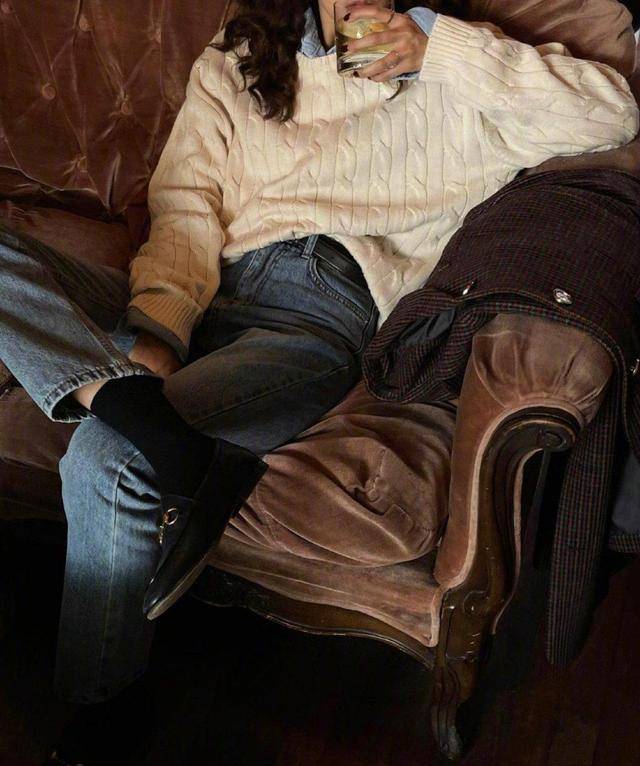 大意|夏天穿衣可以应付了事，但秋天穿衣一定不能马虎大意，不上心必输