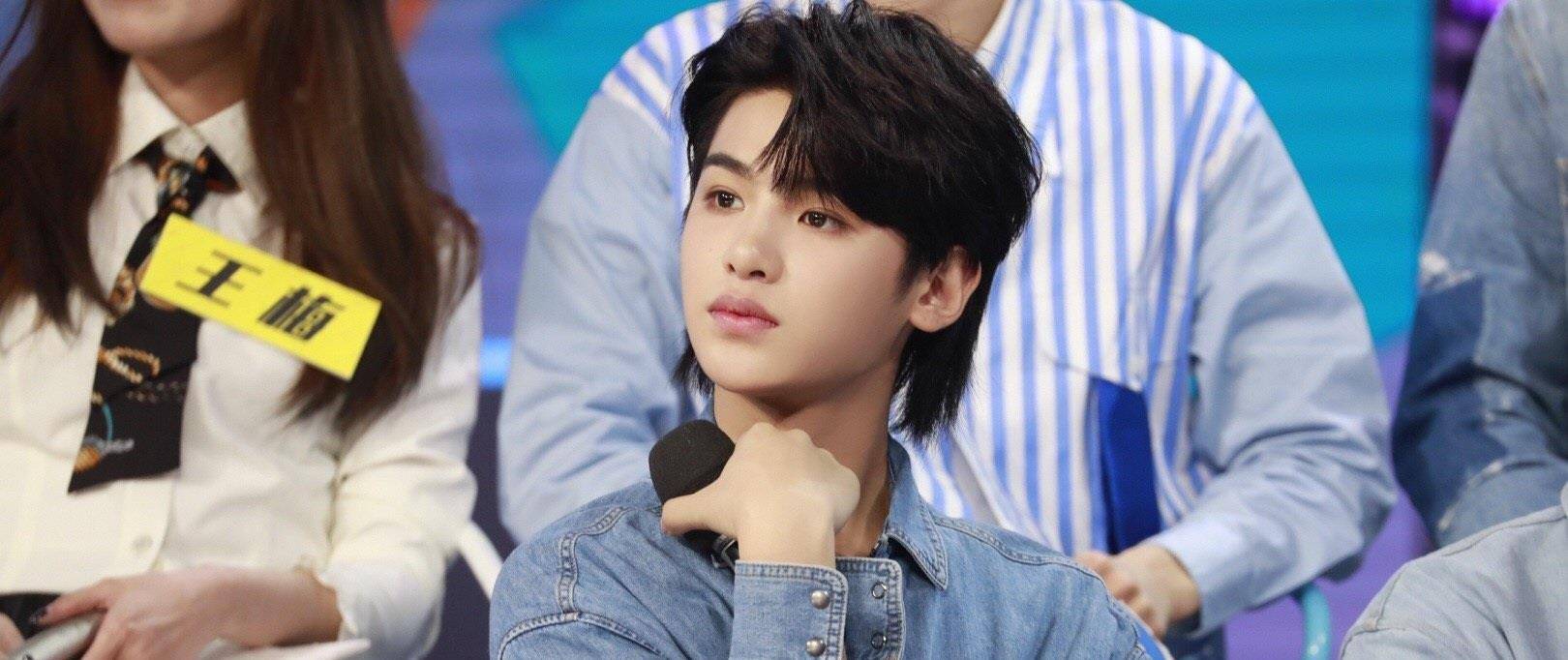 黄明昊|黄明昊连去两次快本，一期当场摔倒，一期还被谢娜扬言逐出师门