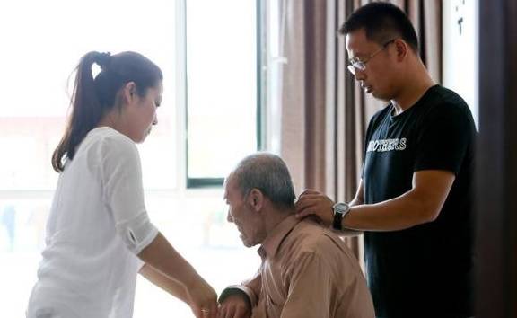 家长|年轻时只顾自己“生二胎”，不顾孩子感受，晚年自食恶果欲哭无泪