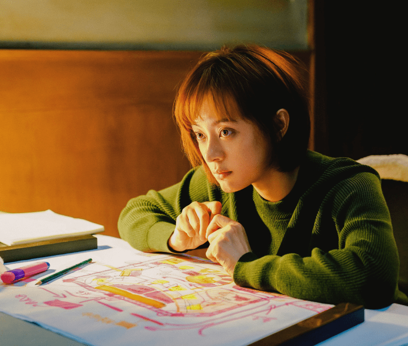 皮夹克|孙俪新剧“豁”出去了,38岁扮小丑女腰细腿长,染彩发像漫画少女