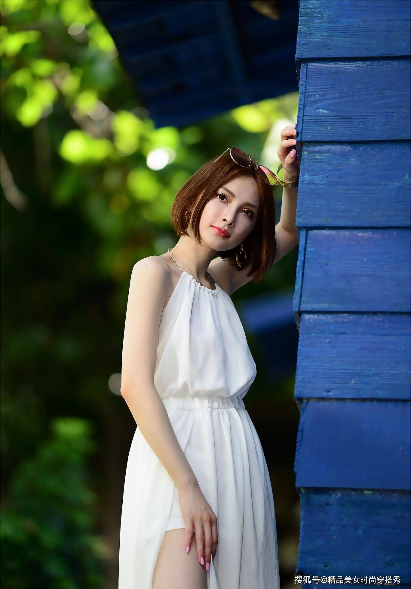 设计|时尚又好搭的白色连衣裙——挂脖设计时尚感超强