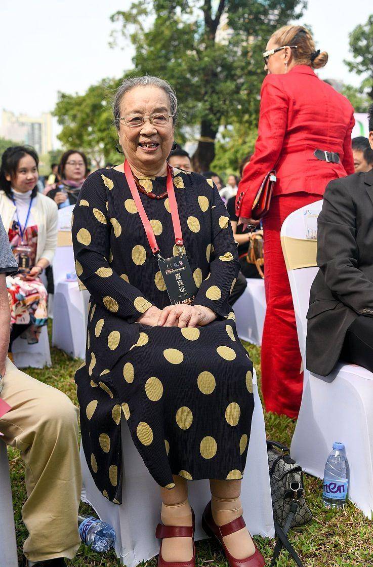 效果|“容嬷嬷”李明启老师不愧是老戏骨，虽然平时穿的朴素，但很正气