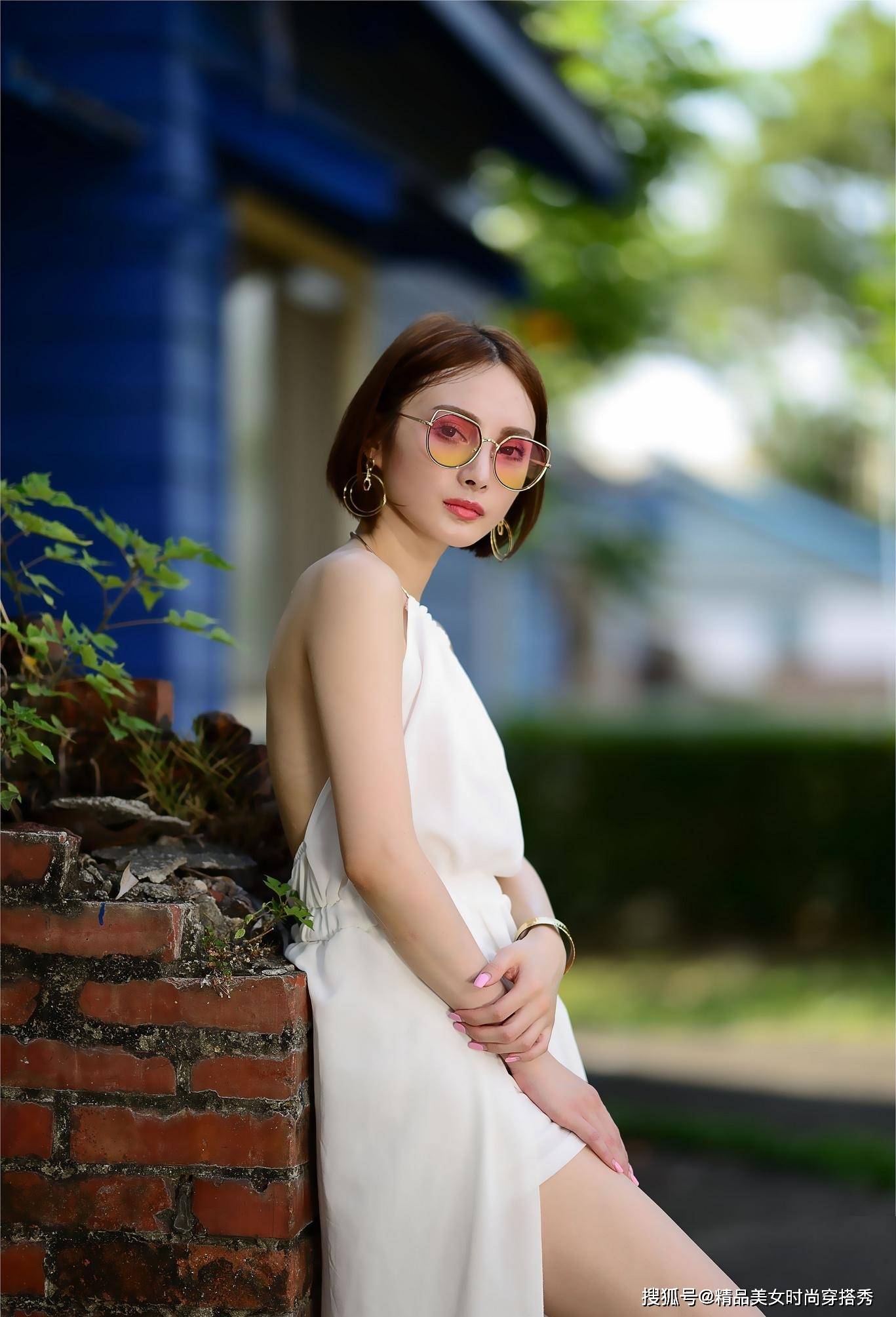 设计|时尚又好搭的白色连衣裙——挂脖设计时尚感超强