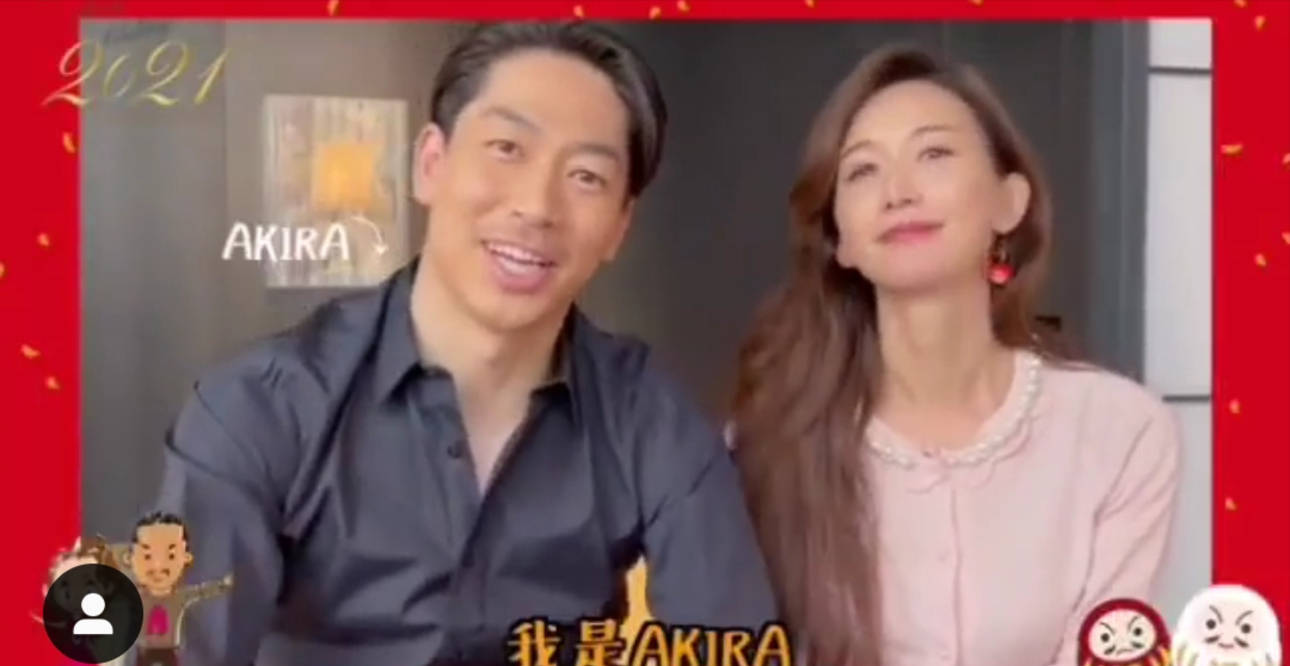 染红|林志玲携日本丈夫拜年,她穿粉衣染红发,小7岁老公粉底夸张太黑!