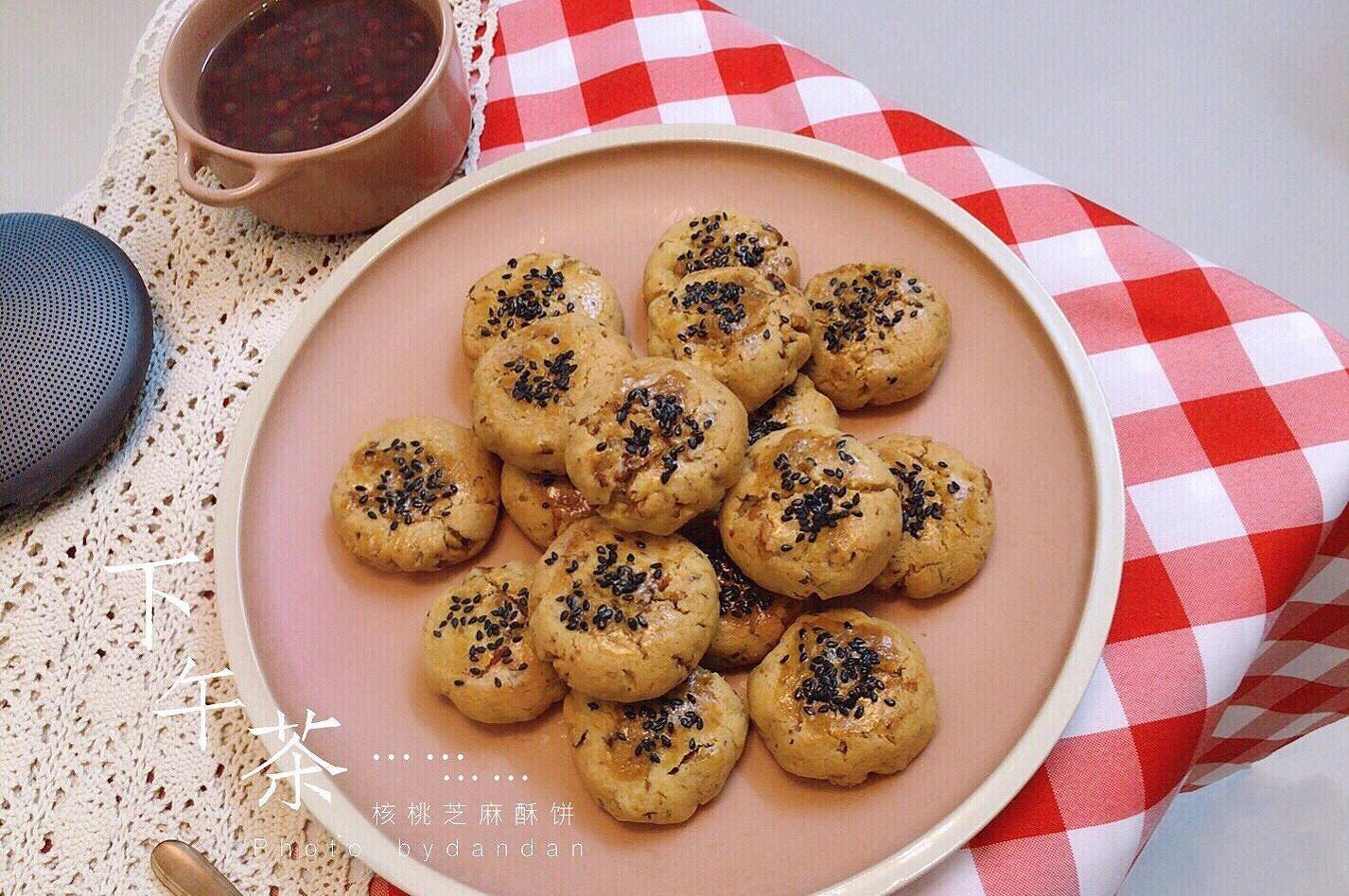 美食|#童年不同样，美食有花样# 核桃芝麻酥饼—小时候的味道