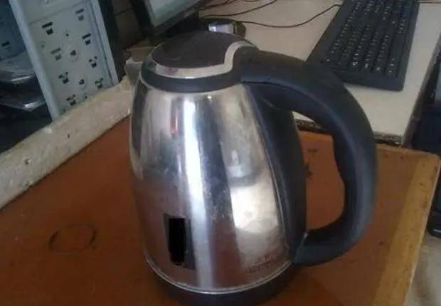 烧水热水壶 c1467a9eba354c24bcd432e2e2a1d7e5.jpeg