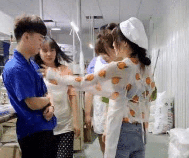 開心一刻：小時候抽菸被我爸抓到，打了我一頓…… 搞笑整蠱 第6张