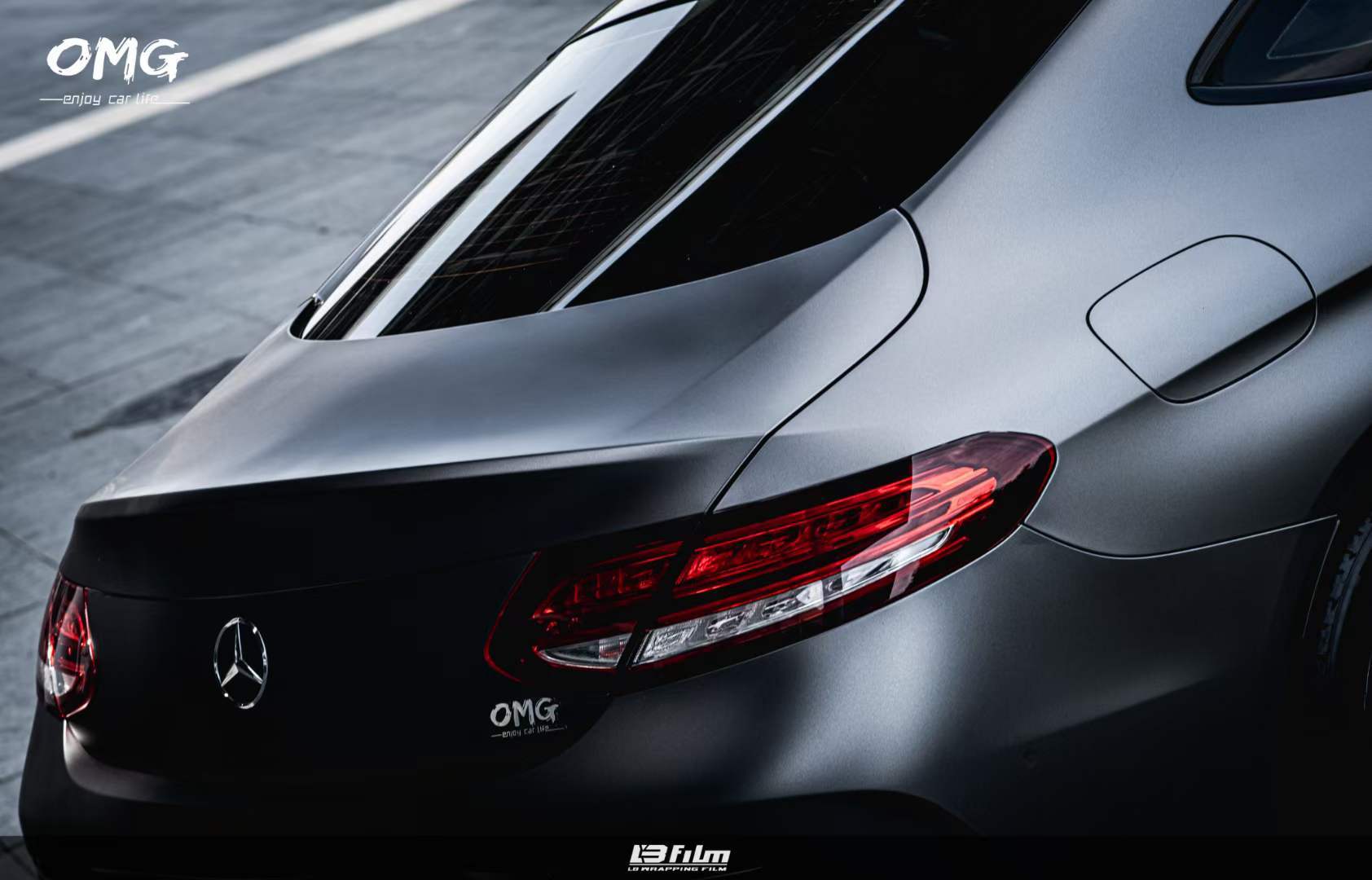 奔驰c200汽车贴膜lb改色膜原厂漆amg山灰