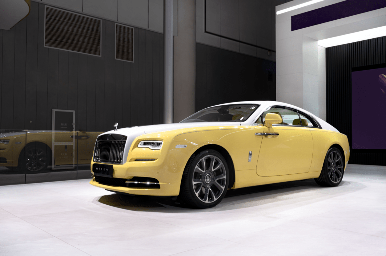 盯紧年轻富豪劳斯莱斯携三款奢华车型亮相成都车展