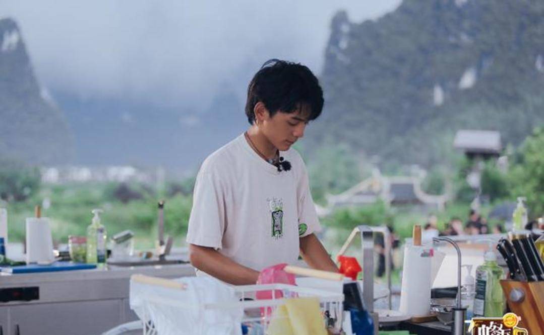 丁真的包子,檀健次的鱼, 中餐厅 正能量,当艺人也需要会做饭