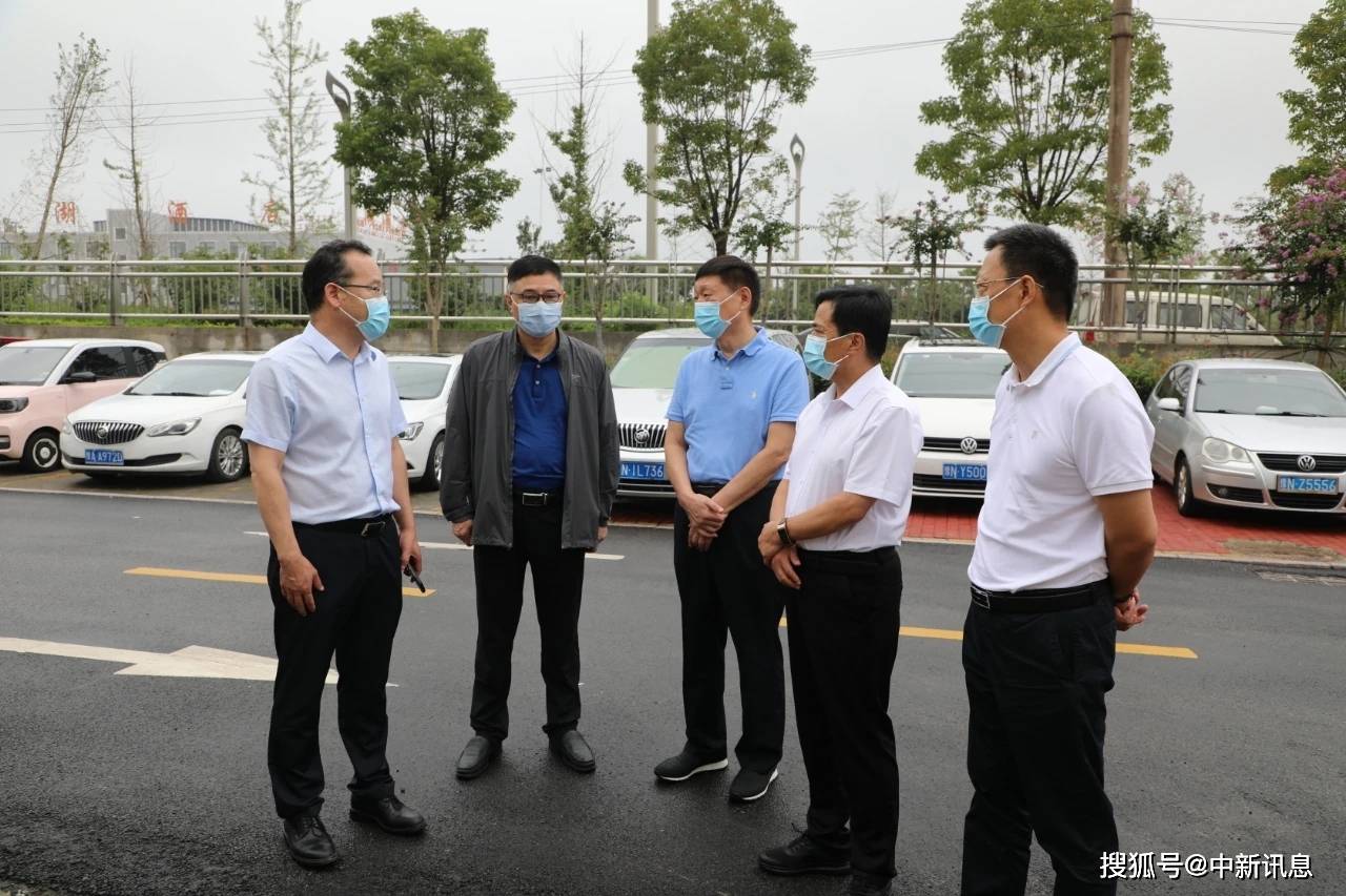 商丘市副市长王金启一行看望慰问商丘市立医院工作人员和支援医疗队