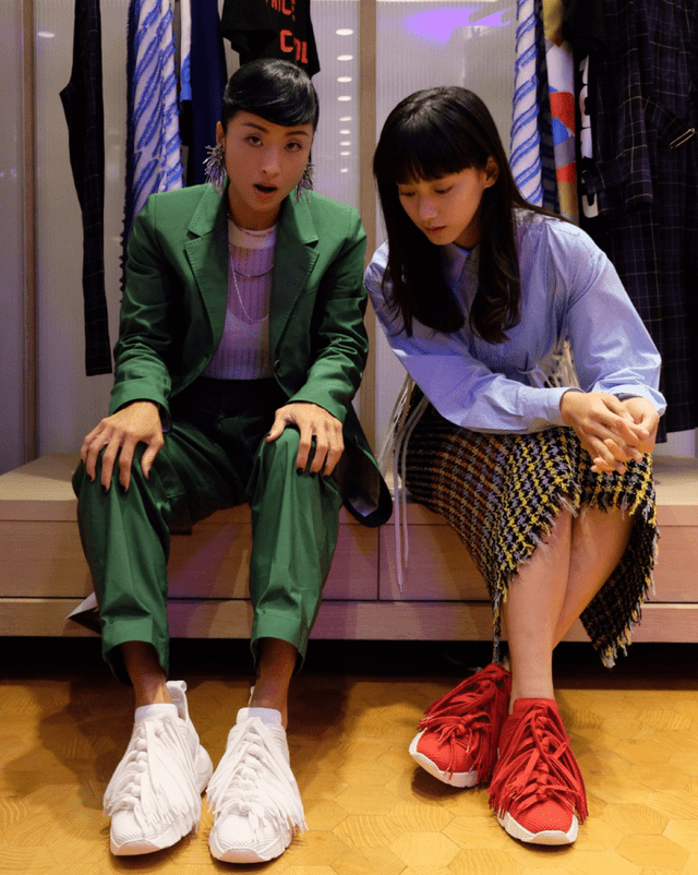 黑色|徐濠萦“真敢穿”,千鸟格大衣配豹纹连衣裙张扬高调,气质不一般