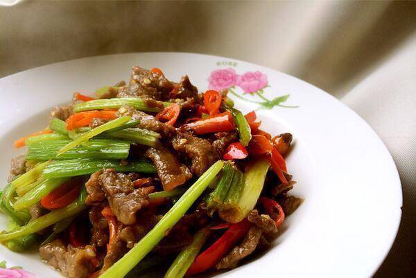 炒牛肉片用什么部位 7ecf82d89797441f8aa56c4552b33dff.jpeg