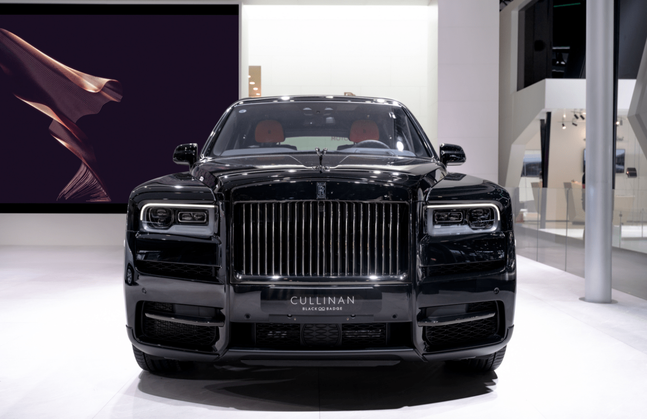 盯紧年轻富豪 劳斯莱斯携三款奢华车型亮相成都车展_搜狐汽车_搜狐网