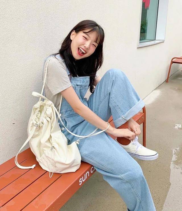 姐妹|阔腿裤过时了！初秋流行穿“初恋裤”，百搭又减龄