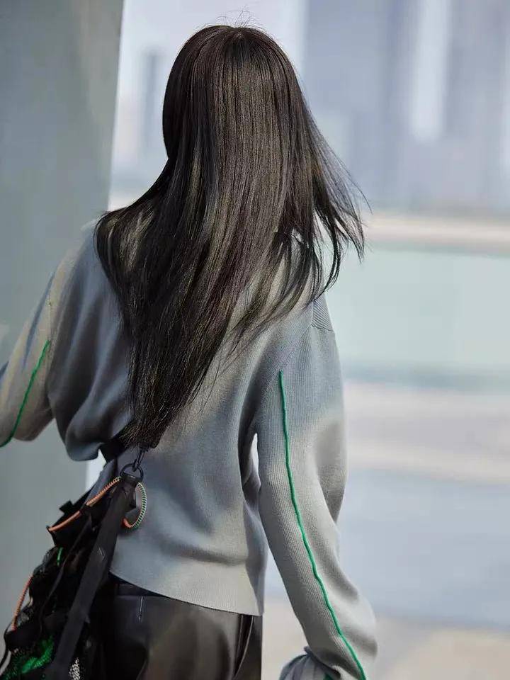 廓形|入卡 谁说羊毛衫难驾驭?这样穿回头率100%