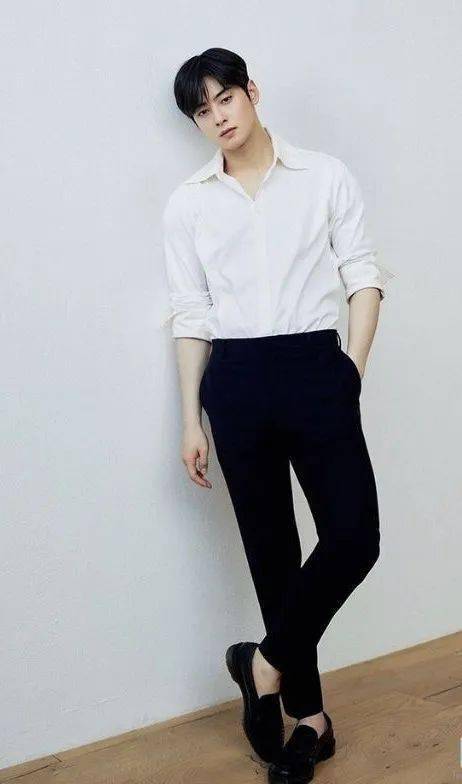 的比例|每个人都应该学会穿黑白色