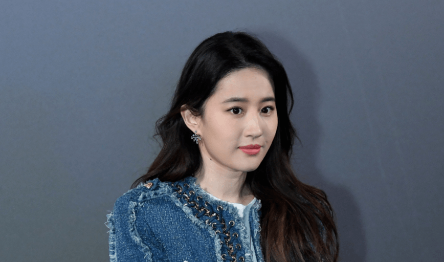 脸部|斑点皱纹、妆浓浮粉、含胸驼背，看完女星生图，再也不容貌焦虑了