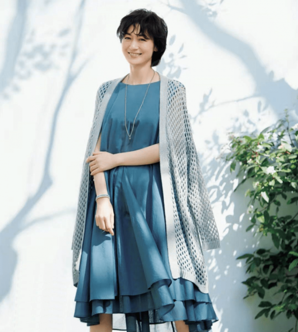 饰品|优雅耐看的日系穿搭，更适合50多岁阿姨，简简单单的款式更提气质