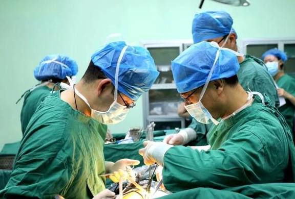 幼儿园|9岁儿童中度抑郁吓坏妈妈，抑郁症不再是大人病，父母引导很关键