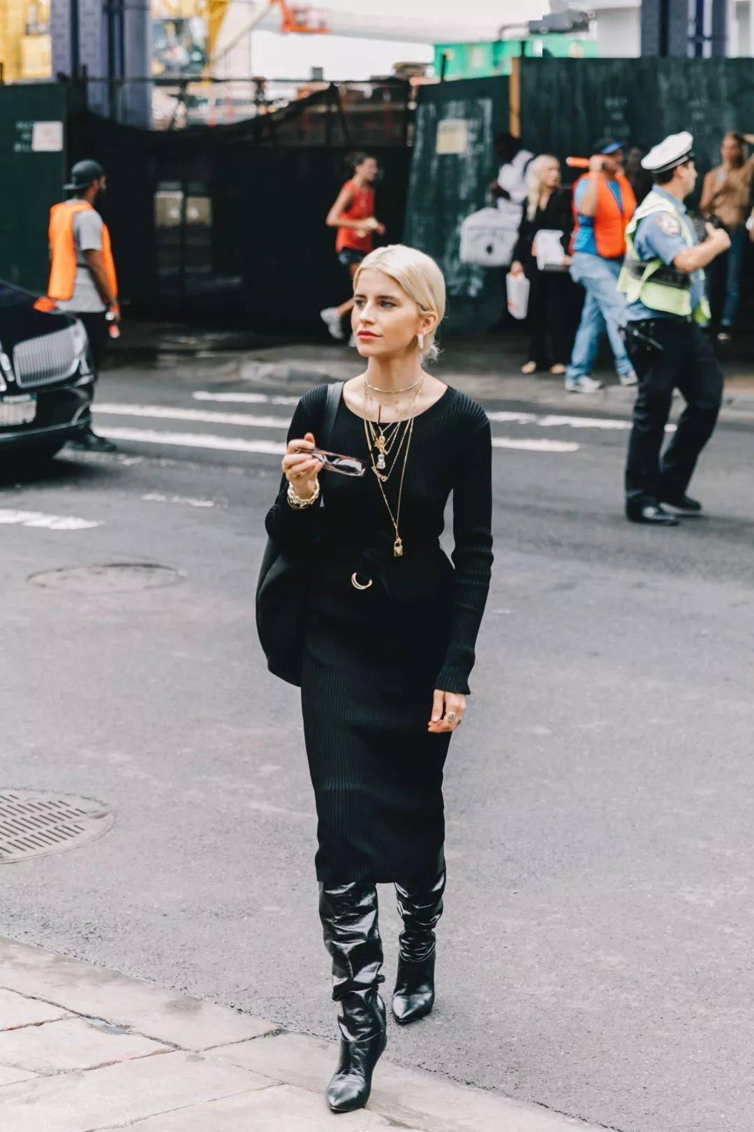 个性|妙啊！裙子+靴子=2021下半年最流行搭配！