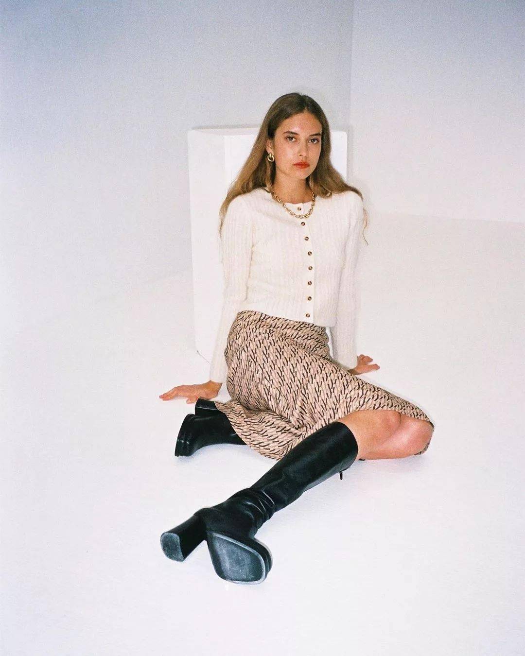 个性|妙啊！裙子+靴子=2021下半年最流行搭配！