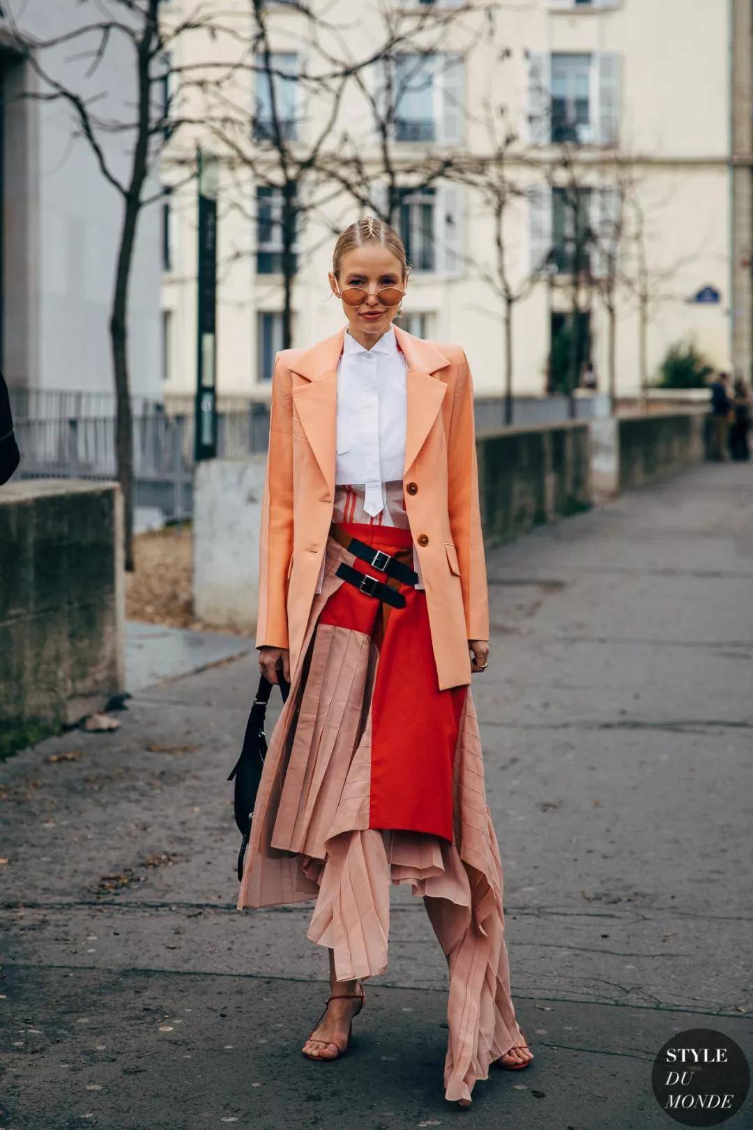 卫衣|今秋最流行的5件内搭+外套，时髦到犯规！