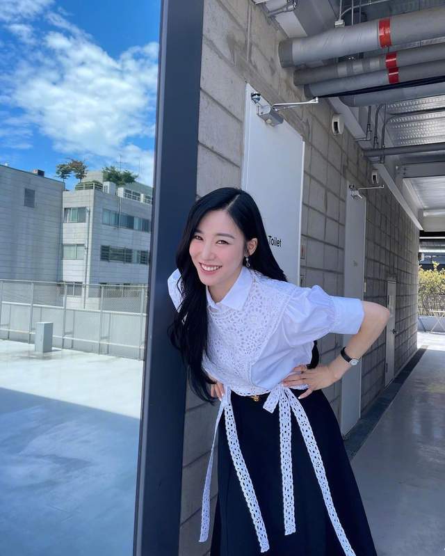 黄美英|“少女时代”罕见合体！黄美英脸胖了点，穿白衬衫仍是颜值担当