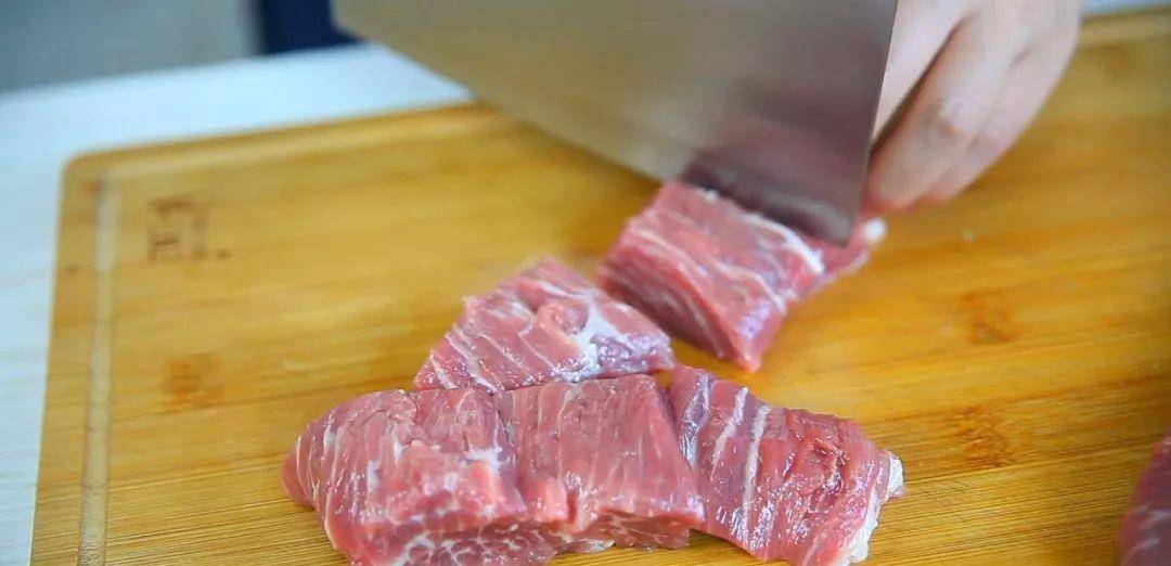 胡萝卜|台式红烧牛腩，红润香喷喷，小编都忍不住狂咽口水了