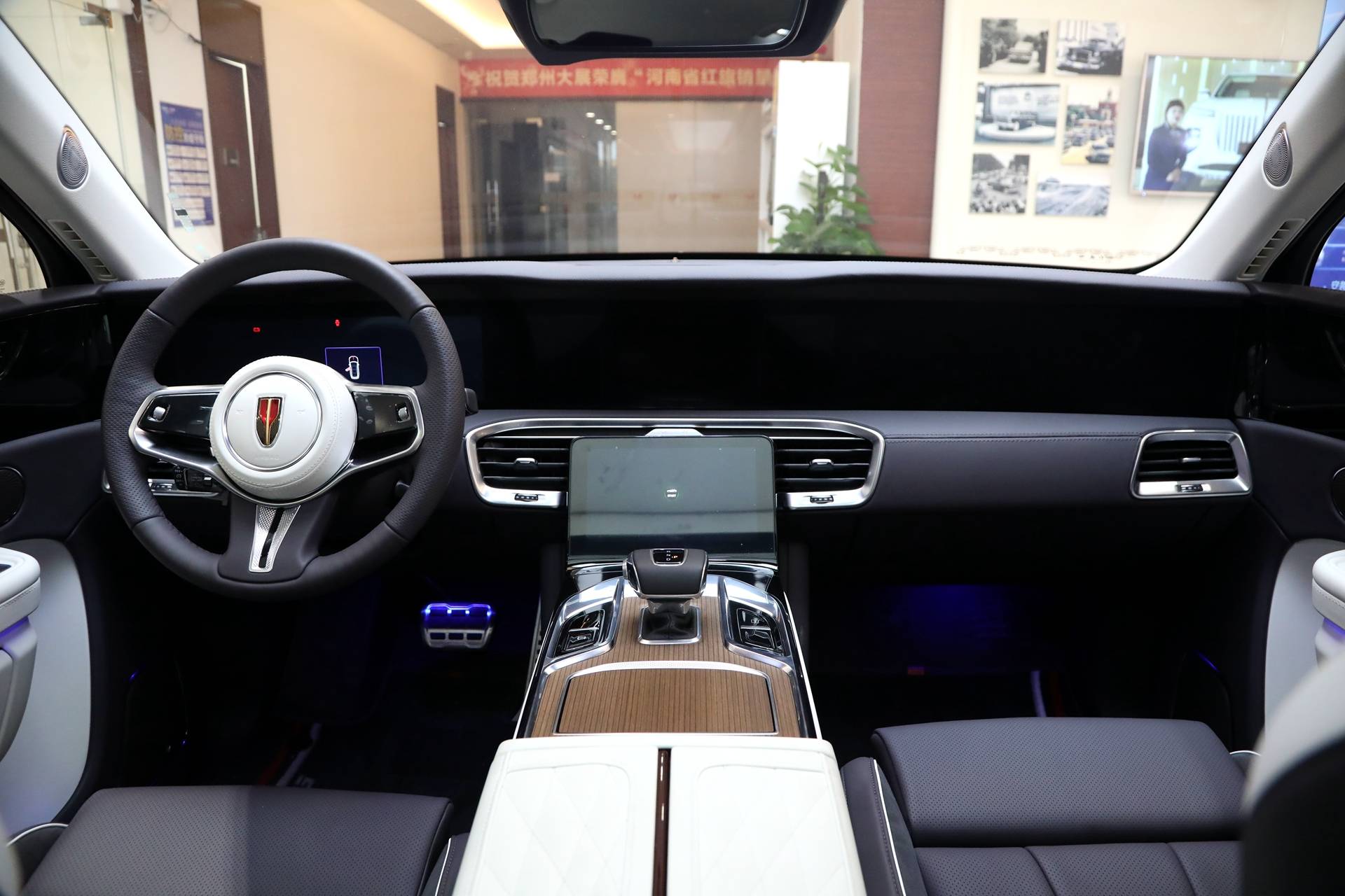 纯电动大型suv 红旗e-hs9到店实拍 气势感十足_搜狐汽车_搜狐网