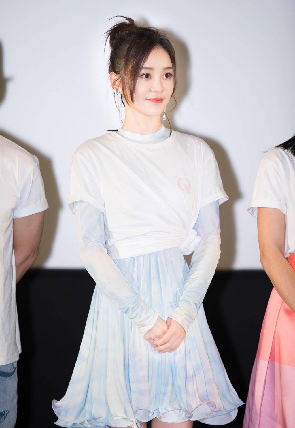 身材|32岁袁姗姗最新7款穿搭！“马甲线女王”不只身材好而且会穿