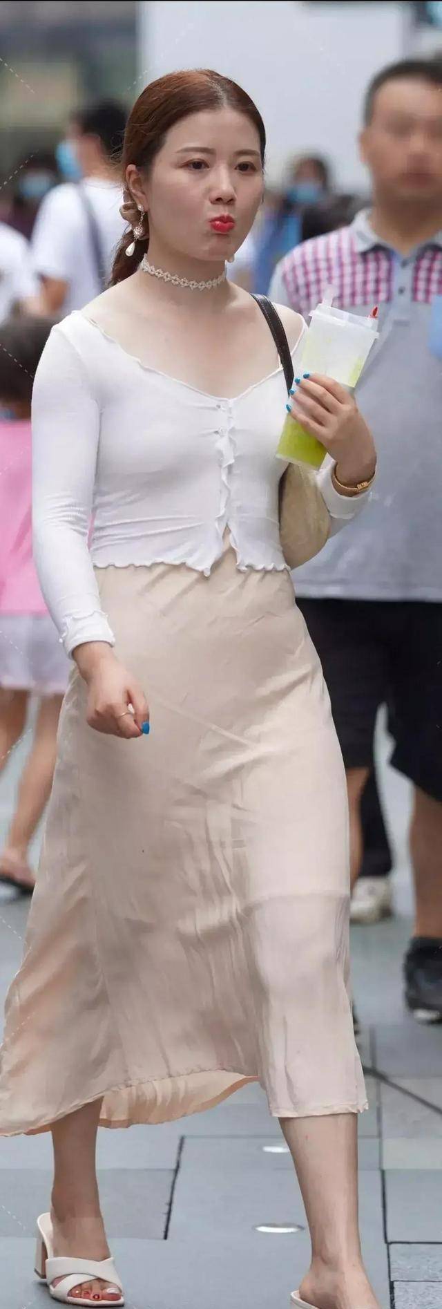 长度|时尚精致的连衣裙穿搭衬托优美的线条,时尚女生都喜欢,大方得体