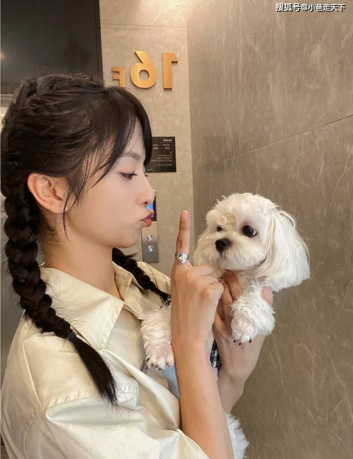 白色|厉嘉琪白色连衣裙甜美写真