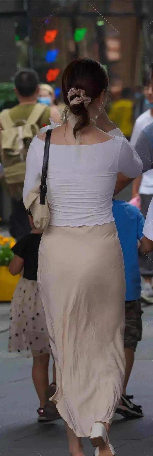 长度|时尚精致的连衣裙穿搭衬托优美的线条,时尚女生都喜欢,大方得体