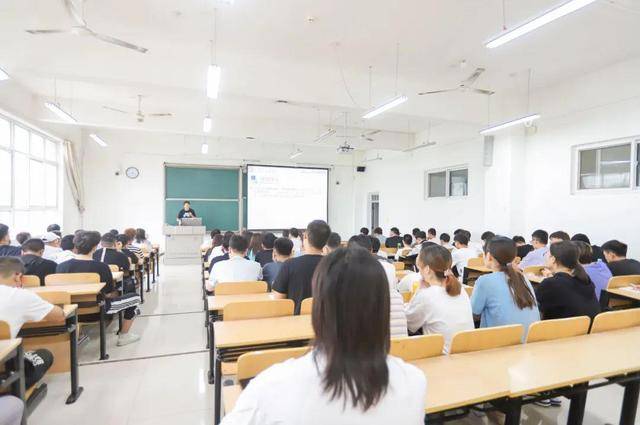 夏末秋|新学期 新面貌｜西安工商学院的同学们迎来开学第一课！