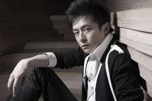 因母亲错失两段恋情,42岁仍未婚,"华子"朱雨辰走到今天该怪谁_汤唯
