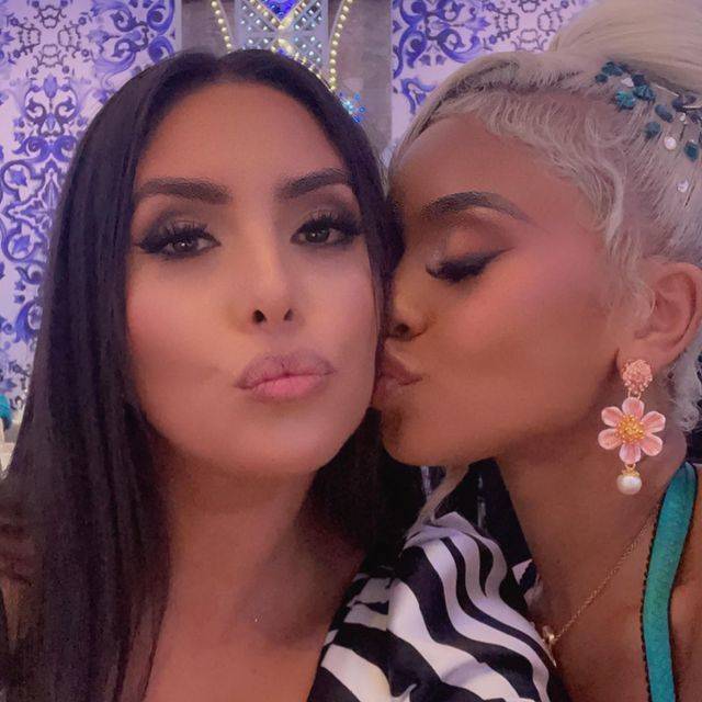 身材|科比妻子走出悲痛重拾闪耀！穿低胸斑马纹长裙亮相，穿衣放得开了