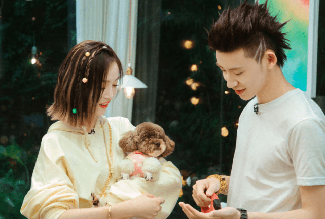 小鬼说想法没意思吴宣仪崩溃到哭在恋恋剧中人中看到真实