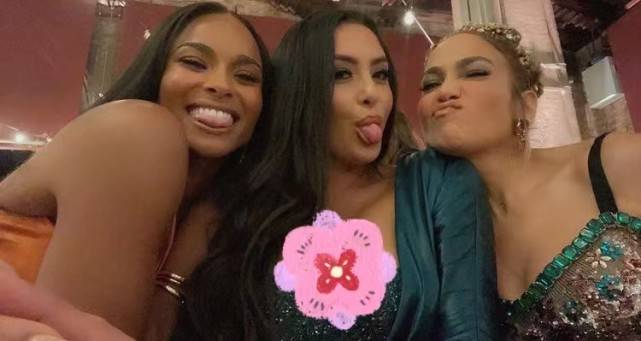 身材|科比妻子走出悲痛重拾闪耀！穿低胸斑马纹长裙亮相，穿衣放得开了