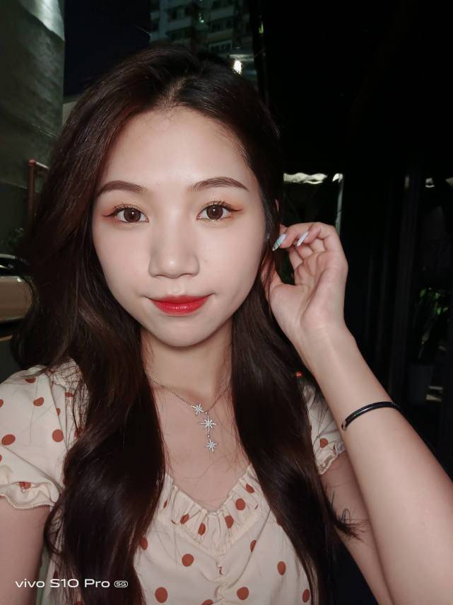 别把时间都浪费在自拍修图上,vivo s10 pro一分钟就能搞定_美颜
