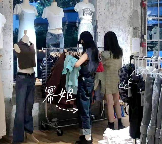 网友|杨幂停工后放飞自我？