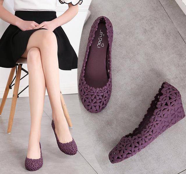 漂亮|立秋了,四五十岁女人多穿这种鞋,舒适漂亮两不误,穿鞋必备哦